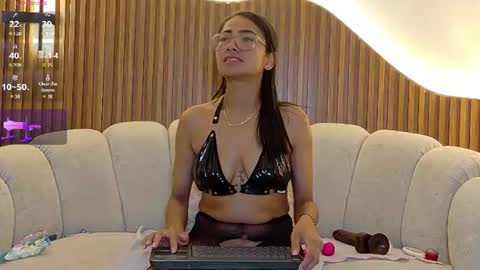 Anell online show from August 12, 7:49 pm