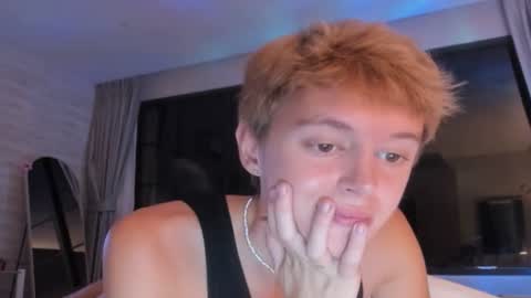 angel_andreww online show from July 24, 1:25 pm