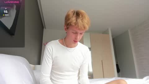 angel_andreww online show from July 28, 6:19 am
