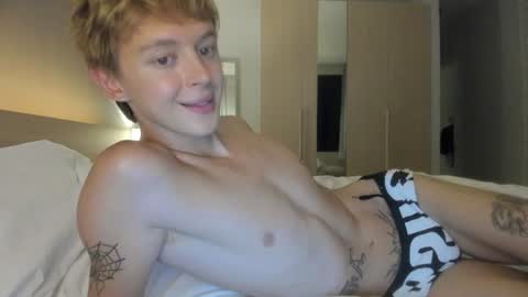 angel_andreww online show from July 30, 2:02 pm