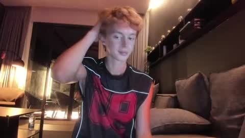angel_andreww online show from August 6, 1:21 pm