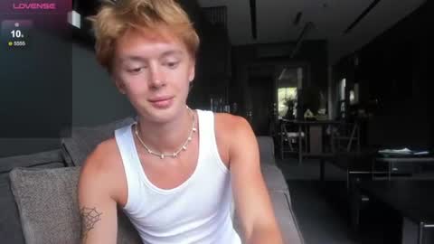 angel_andreww online show from August 7, 8:25 am