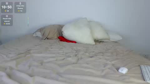 angel_boy01 online show from August 6, 2:21 am