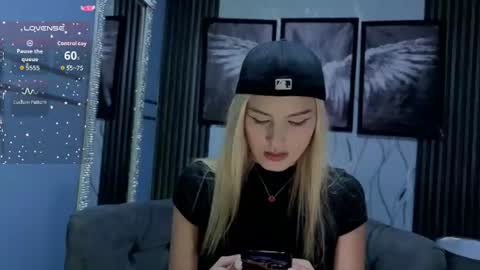 Angel-dragun online show from August 7, 3:06 am