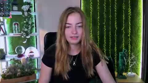 angel_hip online show from August 10, 6:48 am
