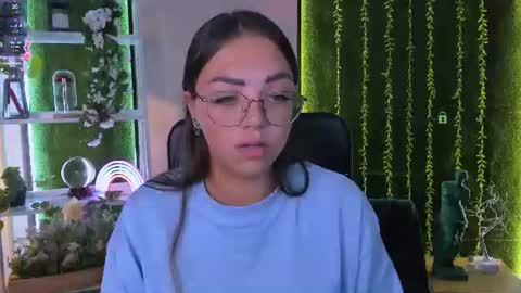 angel_hip online show from August 10, 1:23 pm