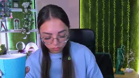 angel_hip online show from August 10, 3:35 pm