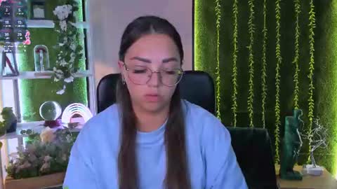 angel_hip online show from August 10, 4:52 pm