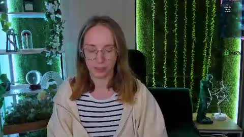 angel_hip online show from August 12, 10:56 pm