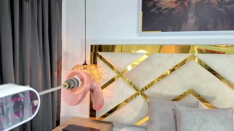 Nicolle  online show from August 6, 1:32 pm
