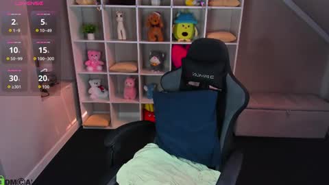 Angela online show from August 11, 10:39 am