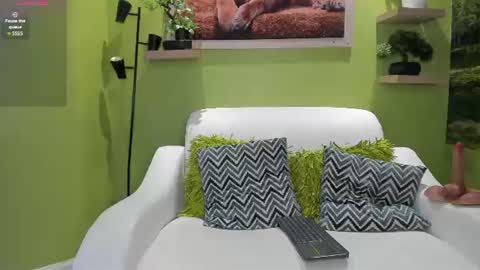 angela_rendon online show from August 11, 2:30 pm