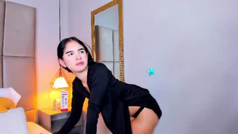 angelag_ online show from August 7, 7:08 am