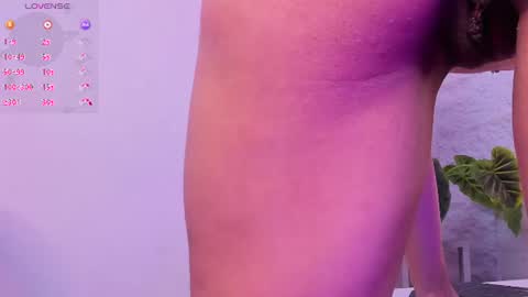 angelag_ online show from August 12, 7:43 am