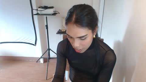 SENORITA online show from June 4, 5:55 am