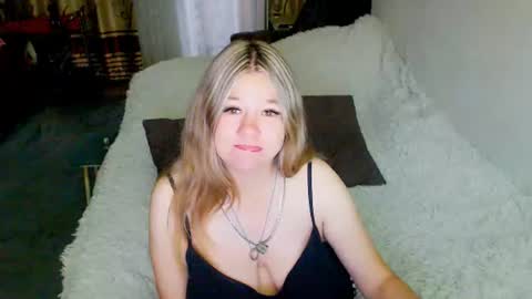 angeldemongirl online show from August 15, 11:09 pm