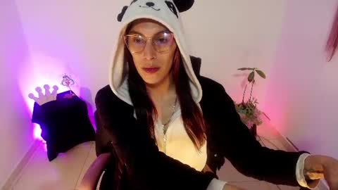 angele online show from July 17, 6:41 pm