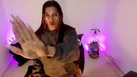 angele online show from August 6, 6:18 pm