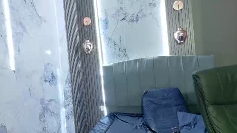 angel online show from August 10, 10:33 pm
