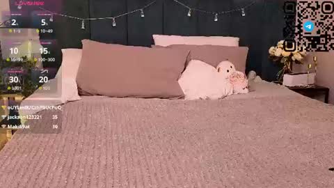 Angelic beauty online show from August 4, 1:08 pm