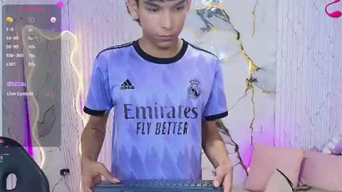 angelic_tay online show from August 12, 6:05 am