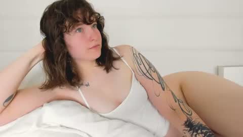 angelicmoon online show from August 1, 5:35 am