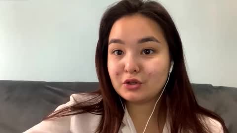 Kira is here now  help me get 50 thumbs up pls  online show from March 25, 8:31 am