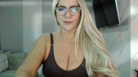 angelinna_12 online show from August 7, 8:03 am