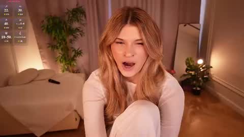 angell_wild_ online show from August 9, 11:44 am