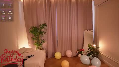 angell_wild_ online show from August 9, 12:50 pm