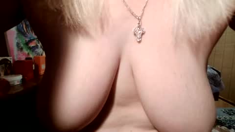 angelleah online show from August 14, 5:44 am