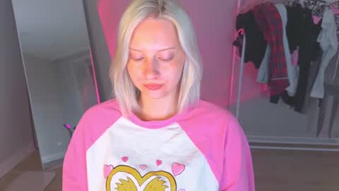 Cutie online show from August 5, 4:27 pm