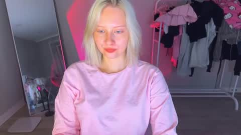 Cutie online show from August 9, 2:40 pm