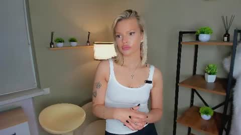 Mia online show from July 25, 2:37 am