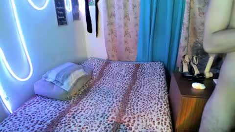 angelwhitte online show from August 7, 1:38 am