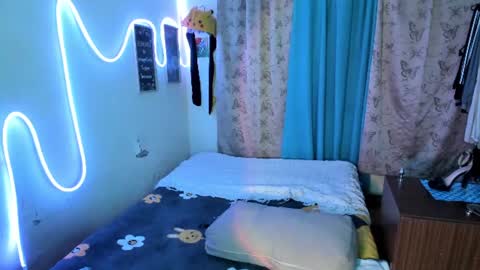 angelwhitte online show from August 14, 4:27 am