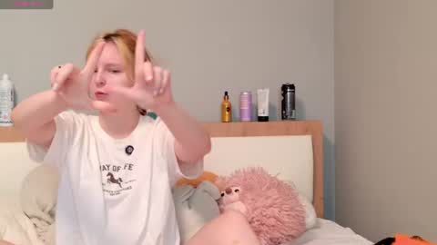angelwise online show from August 8, 3:17 am