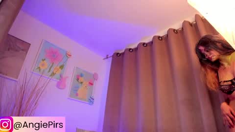 AngiePirs online show from April 6, 9:41 pm
