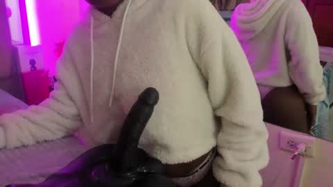 anisha_zambrano online show from August 5, 2:37 pm