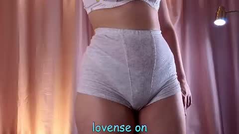 AnishaVivo online show from August 6, 3:44 pm