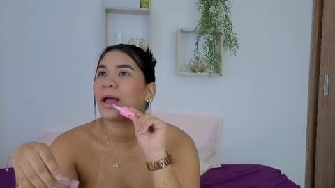 anittafoxx online show from August 11, 10:45 pm