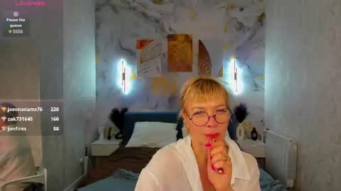 ann_annise online show from August 8, 6:35 am