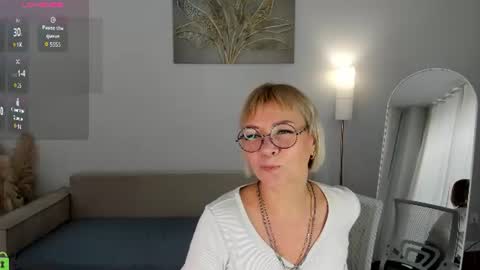 ann_annise online show from August 9, 12:55 am