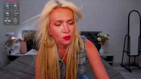 Luna Lady online show from August 7, 1:44 pm