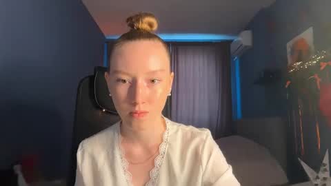 Anna online show from May 24, 11:46 am