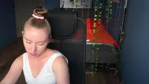 Anna online show from August 6, 2:16 pm