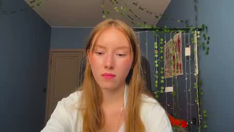 Anna online show from August 10, 11:33 am