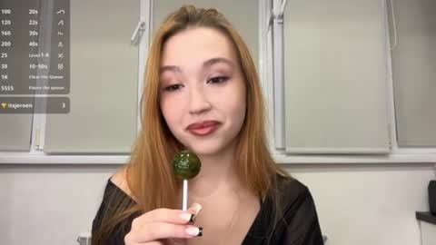 Anne online show from August 3, 8:49 pm