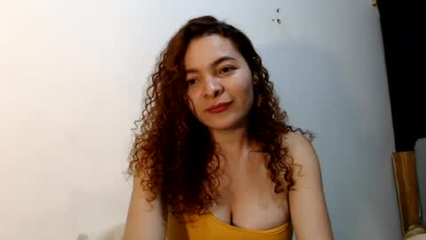 annaferrer20 online show from August 1, 9:43 pm