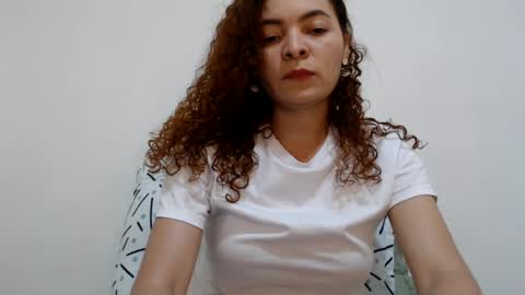 annaferrer20 online show from August 12, 10:34 pm